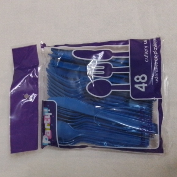 Graduation Party Set-NWT - Picture 7 of 16